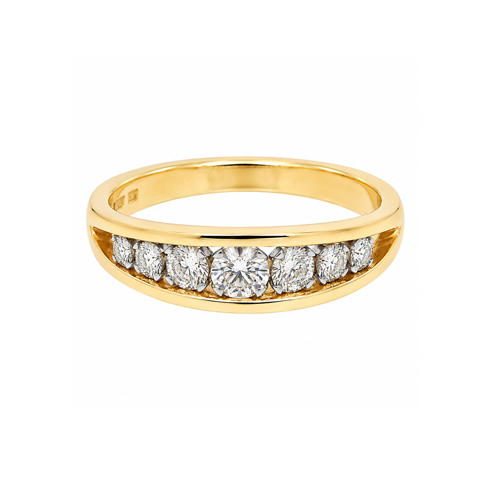 Pre-owned 18ct yellow gold graduated five stone diamond ring