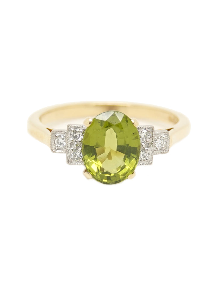 Pre-owned 18ct yellow gold Peridot and 6 Diamond ring